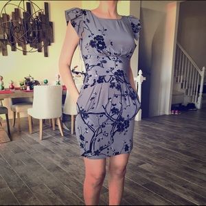 SOLD 🛑 Beautiful Oasis dress in grey floral.